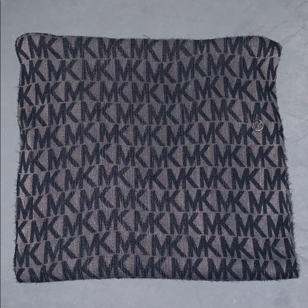 PRICE DROP! NWOT Michael Kors Scarf